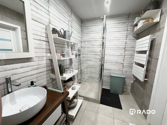 RADO | IBA U NÁS Na predaj štýlový 3-iz.byt so záhradkou, V - 18