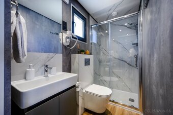 LUXUSNÝ MOBILNÝ DOM V DRAGE V CHORVÁTSKU S VEĽKOU TERASOU - 18