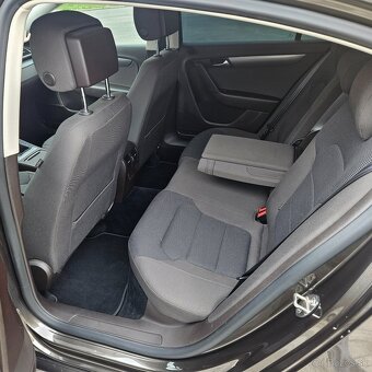 Vokswagen Passat 1.4 CNG ecofuel 6 stupňový manuál - 18