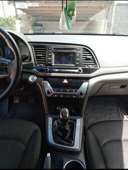 Hyundai Elantra Premium - 18