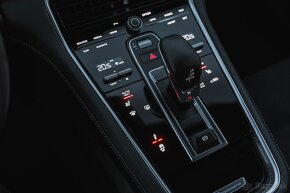 Porsche Panamera GTS Sport Turismo 4.0 V8 - 18