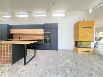 Štýlová novostavba s veľkým pozemkom na predaj – Kováčová - 18