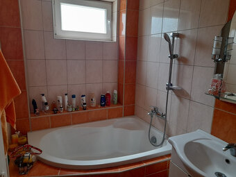 Pekný rodinný dom v Želiezovciach - ul. Kpt. Nálepku 2134 m2 - 18