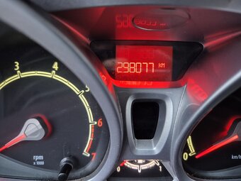 Ford Fiesta 1.25i 60 kW 5°manuál - 18