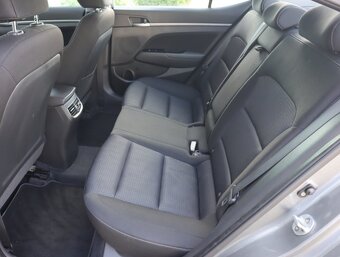 Hyundai Elantra 1.6 CRDi 2017, TOP stav, garážovaná - 18
