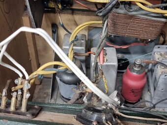 40/50te roky 》PRENOSNÉ STAROŽITNÉ RADIO - 18