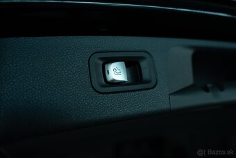 Mercedes-Benz E trieda Kombi 400 4MATIC A/T - 18