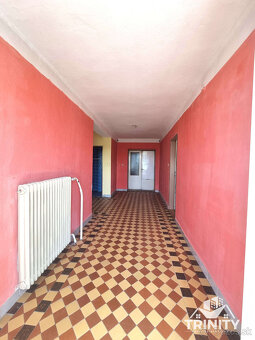 Na predaj 7-izbový rodinný dom s garážou v obci Bánov - 18