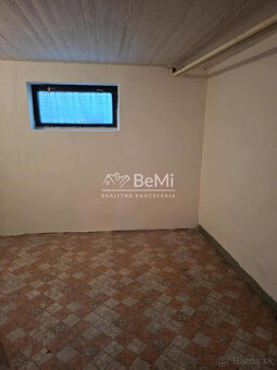 Rodinný dom s veľkou záhradou a garážou v tichej časti Choch - 18