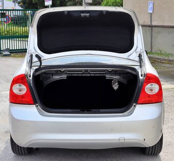 Ford Focus 1.6 16V Duratec Classic X - 18