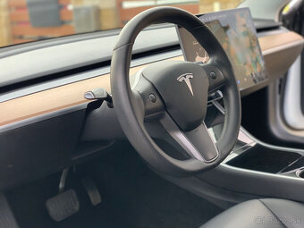 Tesla Model 3 SR+ 225kW 93tis km 09/2019 - 18