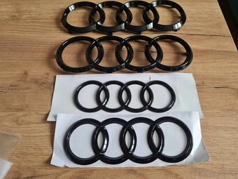 AUDI Čierne lesklé znaky - 18