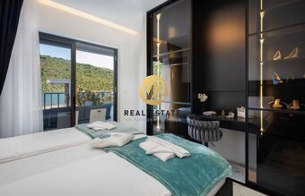 FOR SALE  NA PREDAJ  exkluzívna vila pri mori, priamo na plá - 18