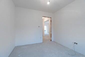NA PREDAJ JEDNOPODLAŽNÝ 3 IZBOVÝ RODINNÝ DOM SO ZÁHRADOU | K - 18