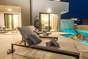 Chorvátsko-Luxusná vila s bazénom a výhľadom na more - 18