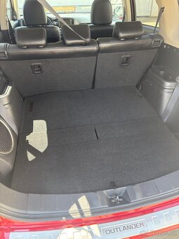 Mitsubishi Outlander SUV - 18
