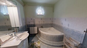 Na predaj priestranný 4-izbový rodinný dom so záhradou – výb - 18