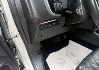 Mitsubishi Outlander 2,4 PHEV Top 4WD odpočet DPH benzín - 18