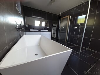 Luxusný, elegantný a veľký 5 izbový rodinný dom Zamarovce - 18