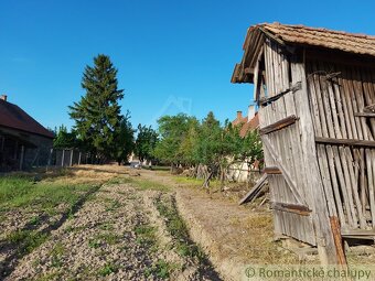 Priestranný pozemok v centre podunajskej vinárskej dedinky - 18