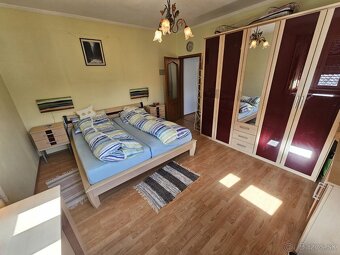 Predaj dvoch rodinných domov na pozemku 988m2 - Višňové - 18