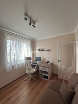 Unikátny 4 izbový rodinný dom pri jazere, kompletne zariaden - 18