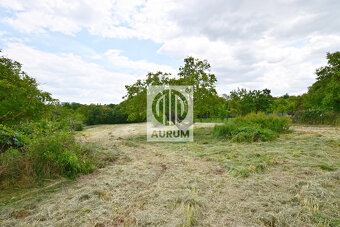• REZERVOVANÉ •  Stavebný Pozemok 2946 m2, Perín-Chym, časť  - 18