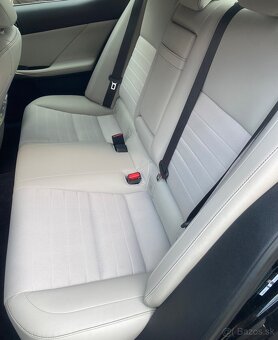 Lexus IS300h - 18