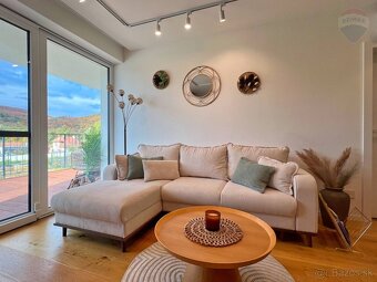 Prenájom exkluzívneho 2 izbového bytu s veľkou terasou, záhr - 18