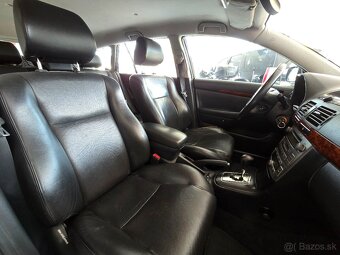 Toyota Avensis Combi - 18