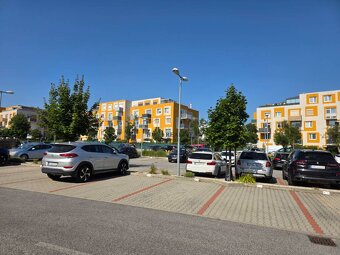 Nádherný dvojizbový byt v Devínskej Novej Vsi s parkovacím s - 18