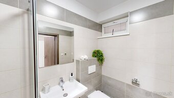 REZERVOVANÝ  Exkluzívny 4-izbový rodinný dom pri jazere v ob - 18