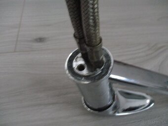 kuchynskú pákovú vodovodnú batériu a s dvomi batériovými pre - 18