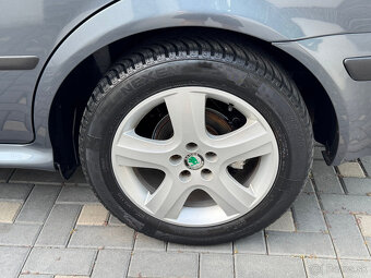 Škoda Octavia 1.6i TOUR 75kw 102PS  TOP STAV - 18