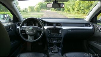 Škoda Superb kombi 3.6 fsi VR6 4x4 - 18