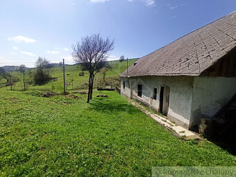 Veľký stavebný pozemok (1 ha) s vidieckym domom v tichej l - 18