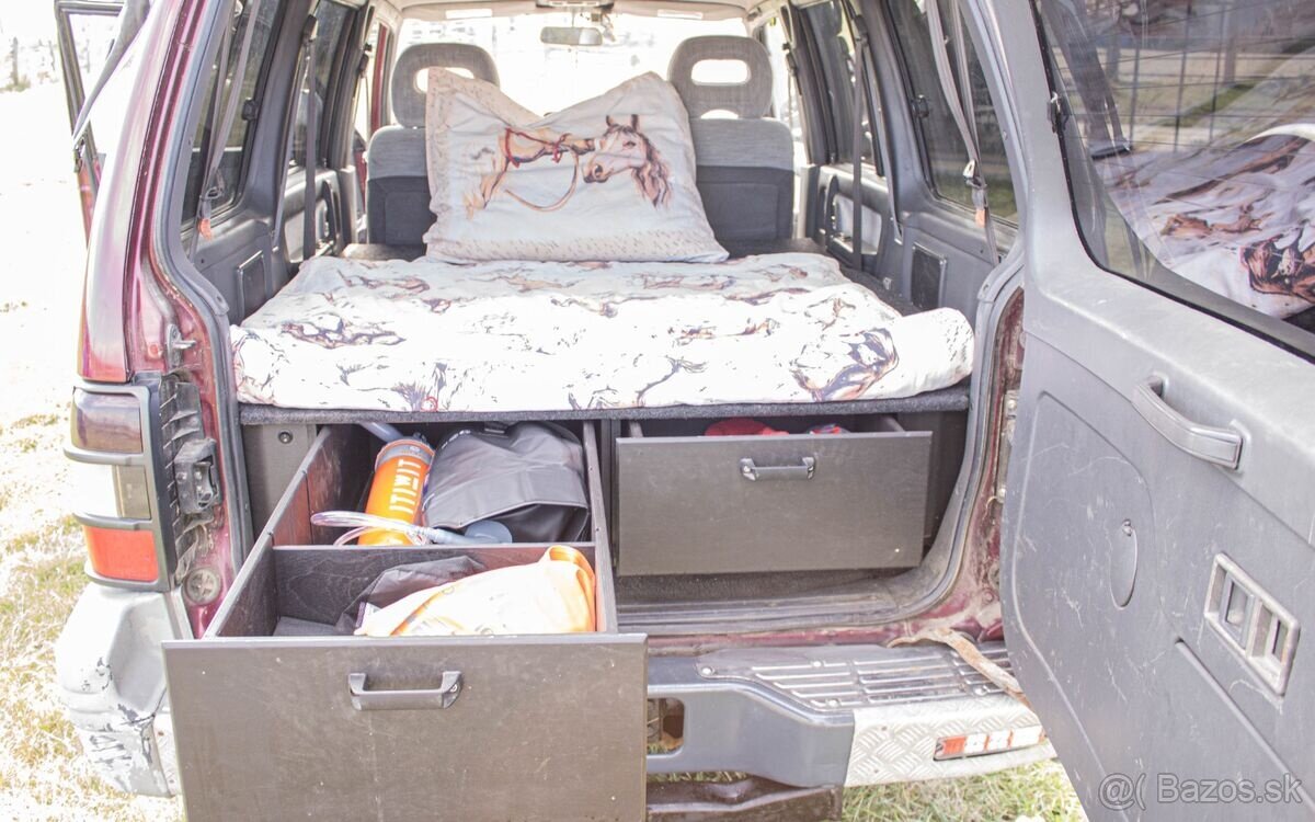 Mitsubishi Pajero Camper - 19
