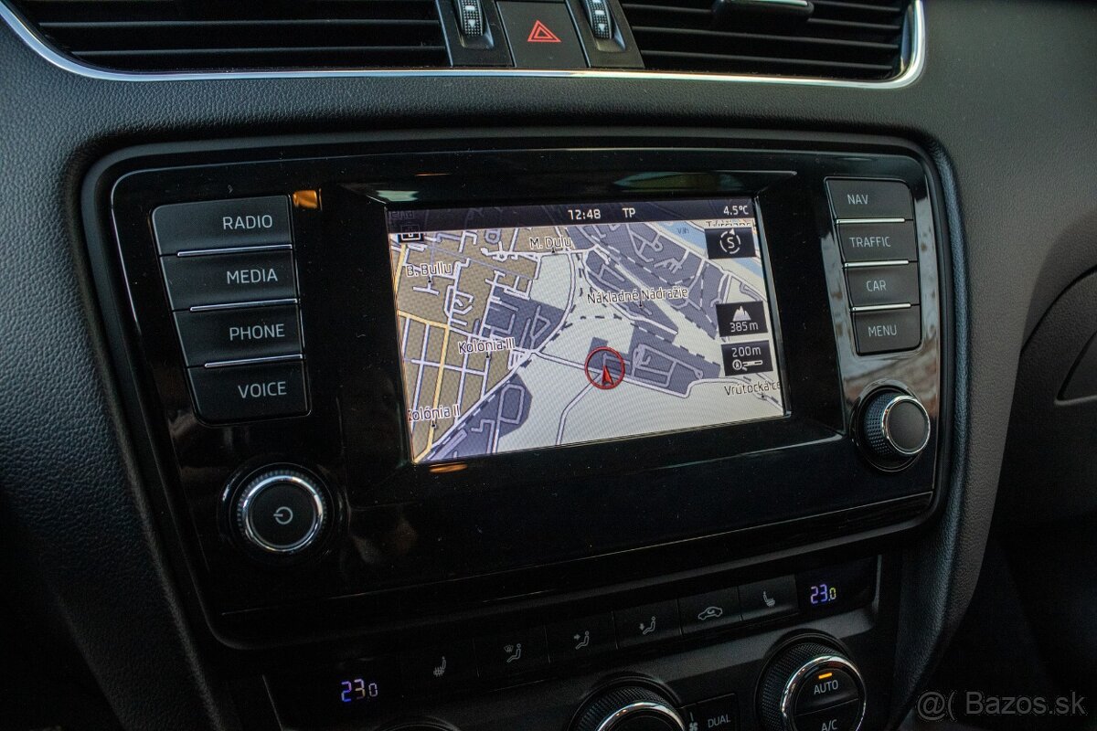 Škoda Octavia Combi 2.0 TDI Ambition DSG - 19