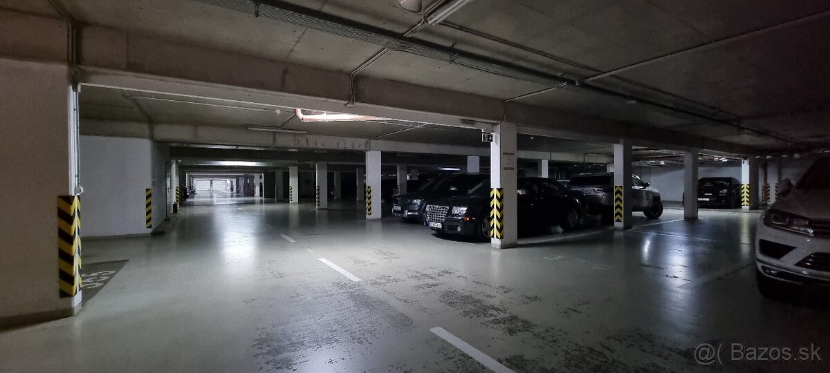 PEKNÝ KLIMATIZOVANÝ 2i. BYT 55 m2 S PARKOVANÍM V BRATISLAVE. - 19