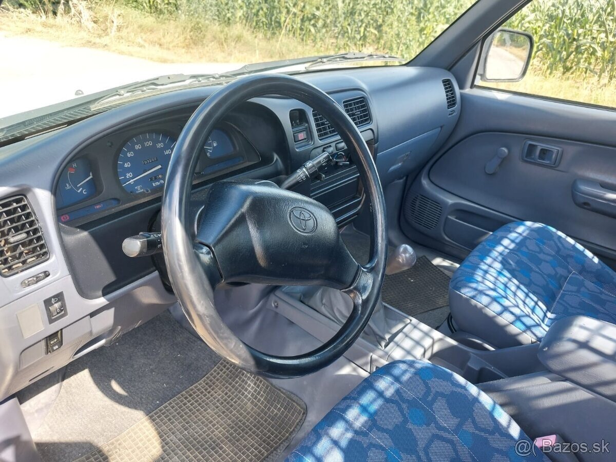 TOYOTA HILUX 3-STRANNÝ VYKLÁPAČ - 19