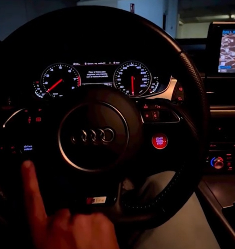 R8 START-STOP DRIVE SELECT tlacidla volantu - 19