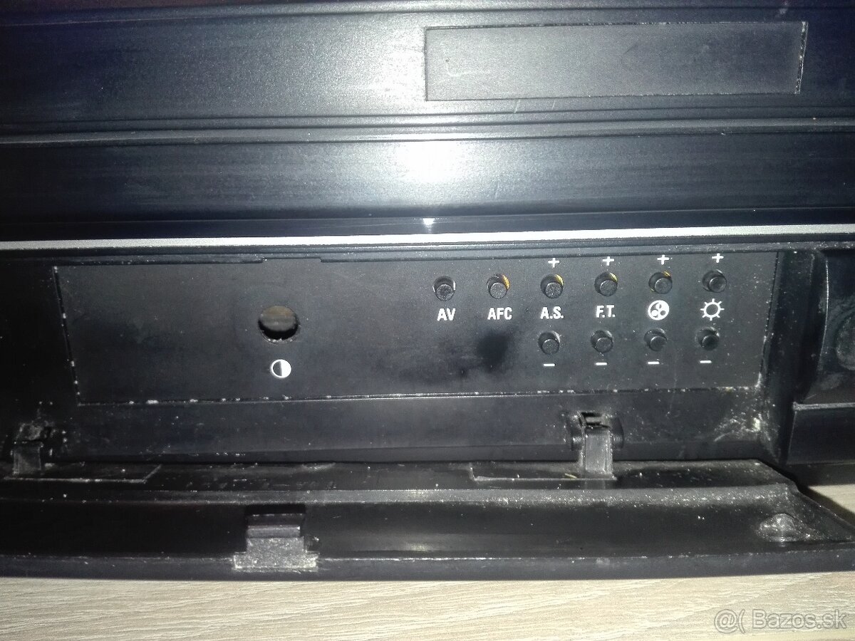 VHS videoprehrávač AIWA+TV farebné, 14“. - 19