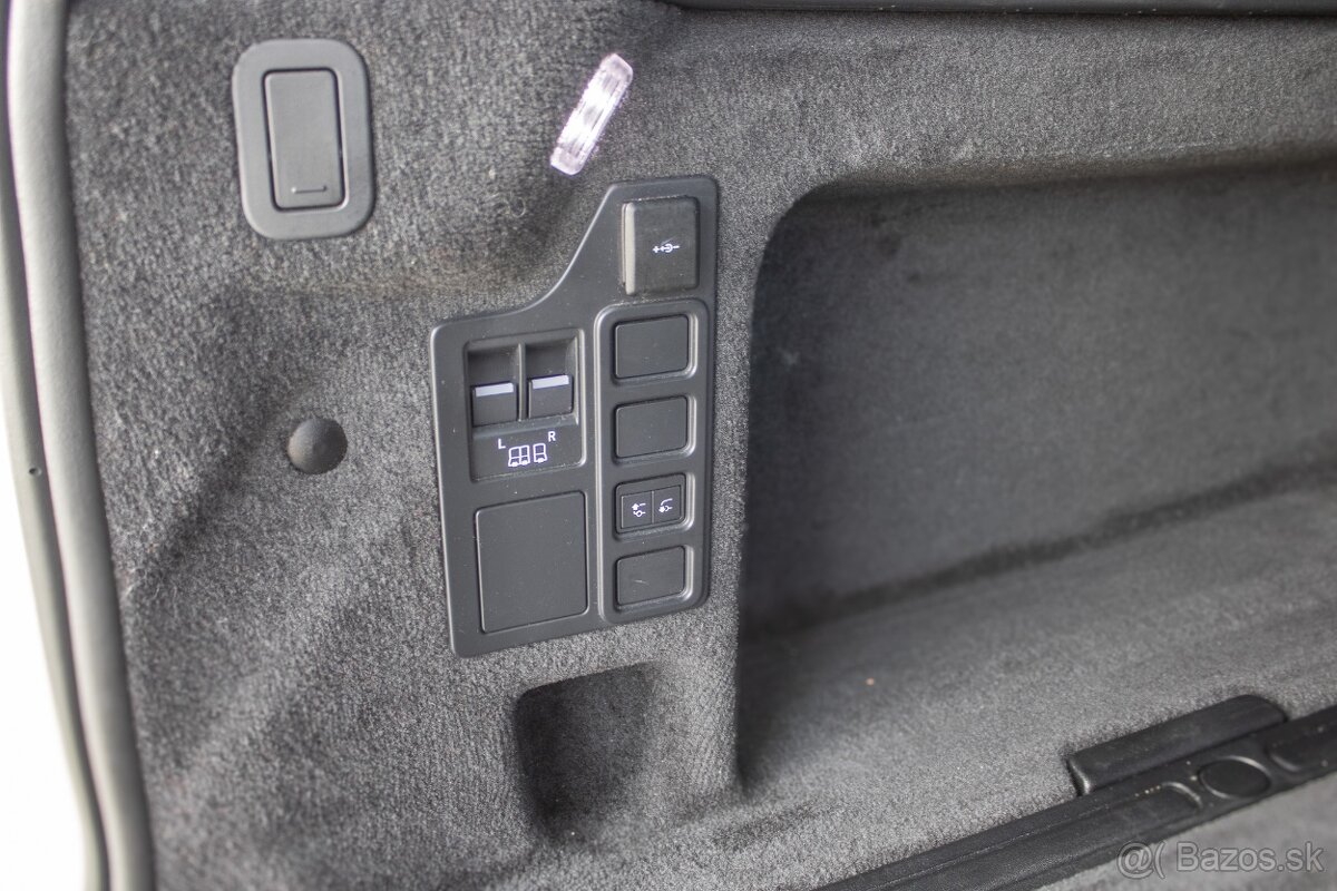 Land Rover Discovery 2.0 I4 P300 R-Dynamic SE AWD A/T. - 19