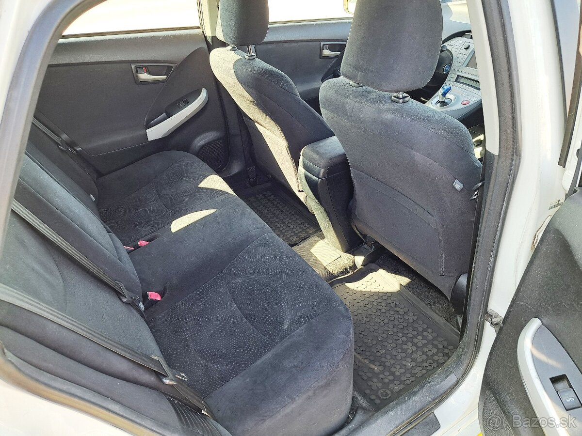 Predám Toyota Prius 1.8 Hybrid 2012 - 19