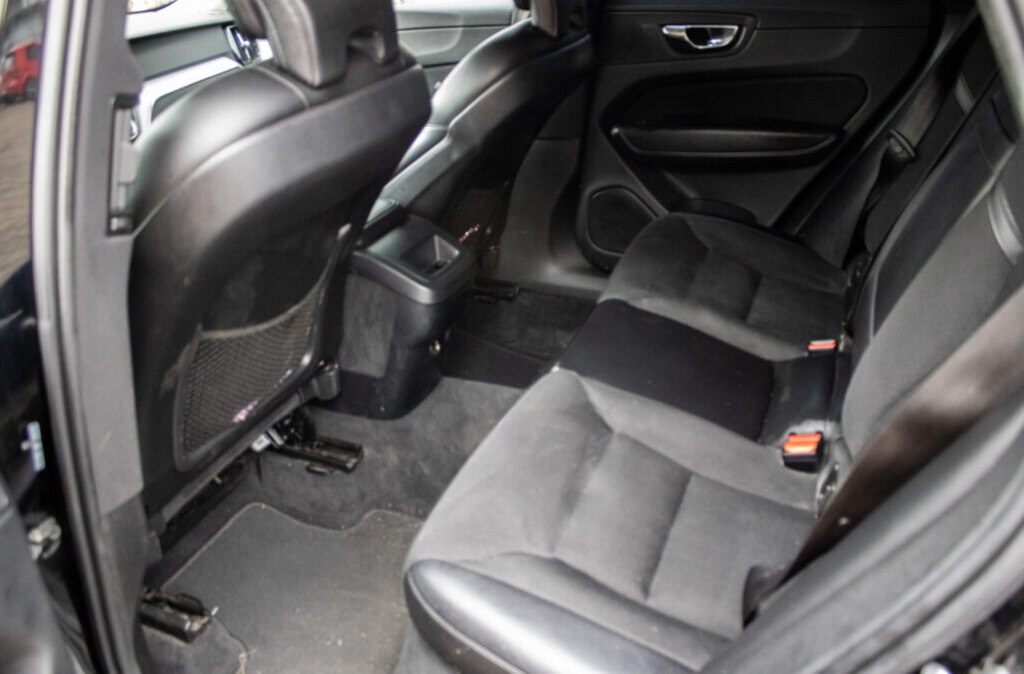 Volvo XC60 D4 Momentum, 140kW (2019) - 19