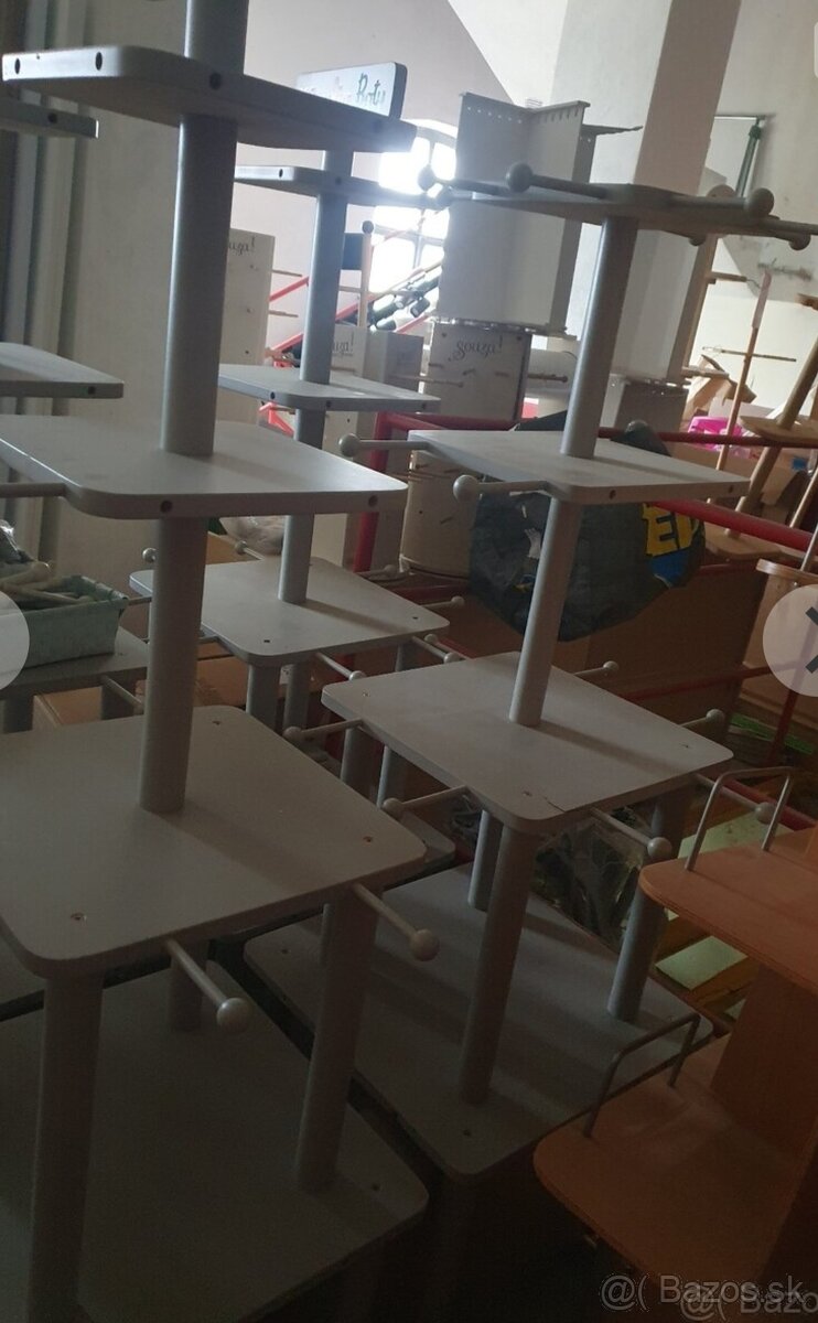 Regal, stojany a závesný system do predajne - 19