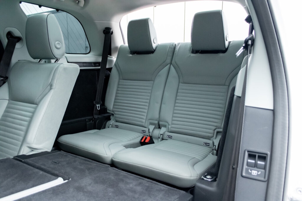 Land Rover Discovery 3.0l Td6 FIRST EDITION AUTO 4WD - 19