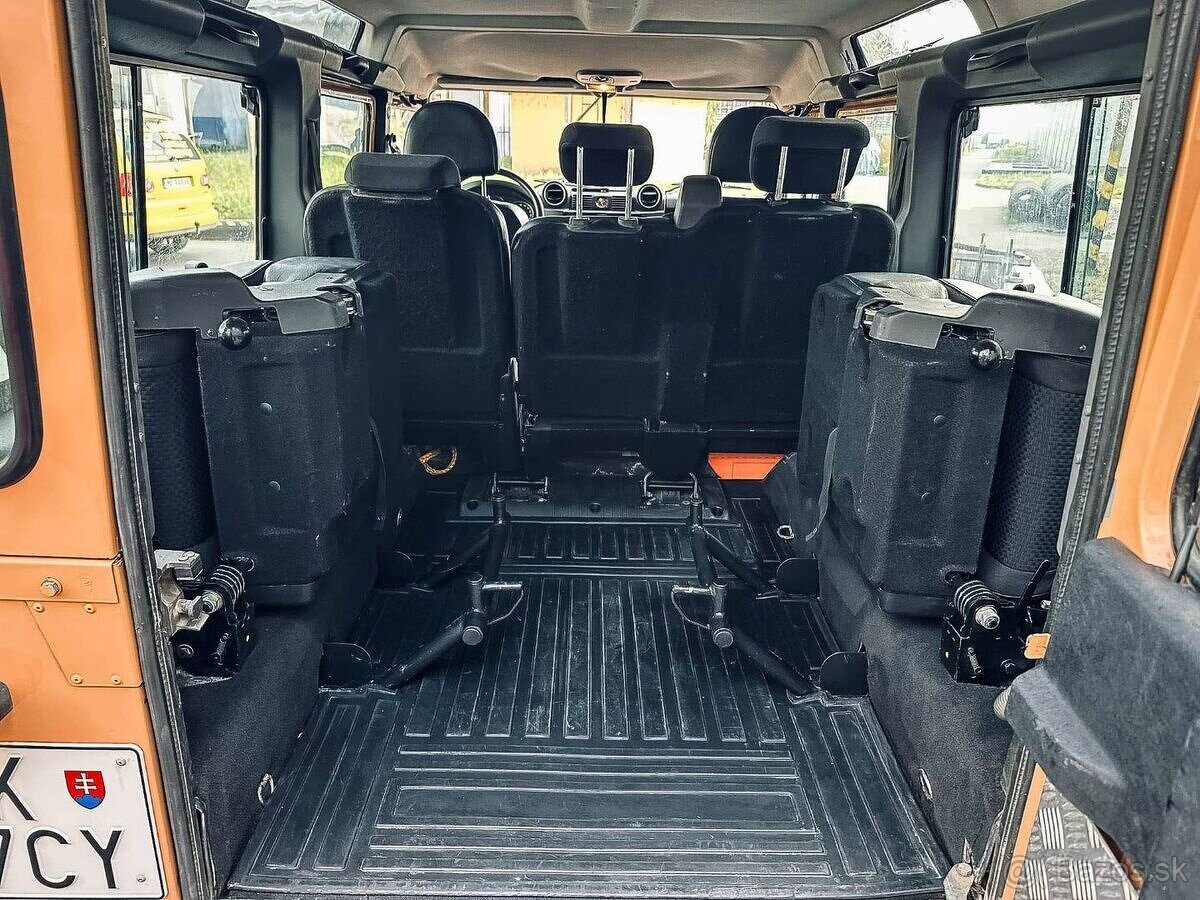 Land Rover Defender 110 2.4 SW SE - 19