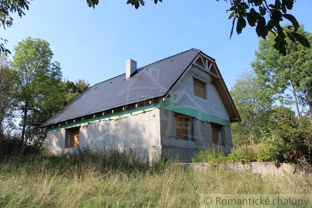 VÝRAZNE znížená cenaHospodárska usadlosť na samote so 1 - 19