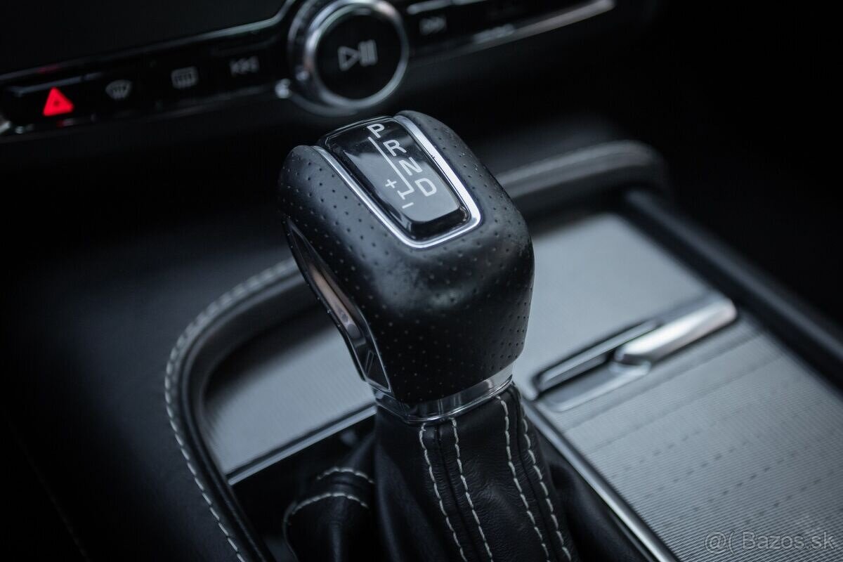 Volvo S90 D4 2.0L Drive-E R-Design, 140kW, 2017 - 19